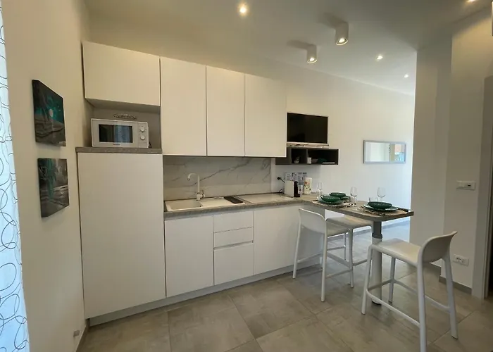 Albachiara Vistamare 公寓 *